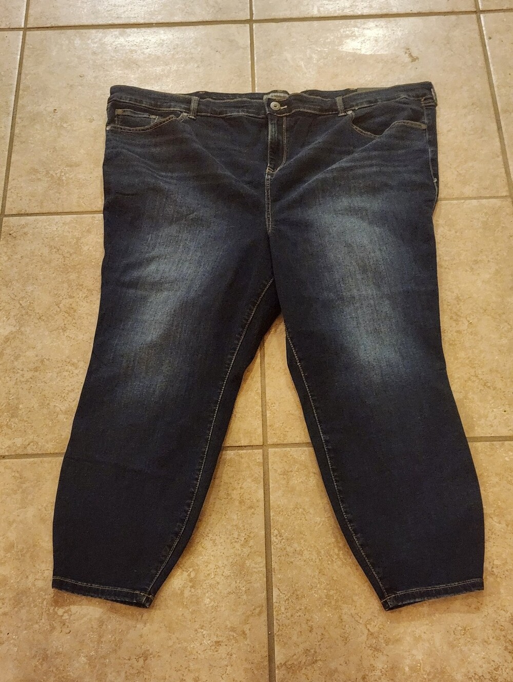 Torrid NWT Midfit Super Skinny 28S SUPER SOFT MIDRISE JEANS